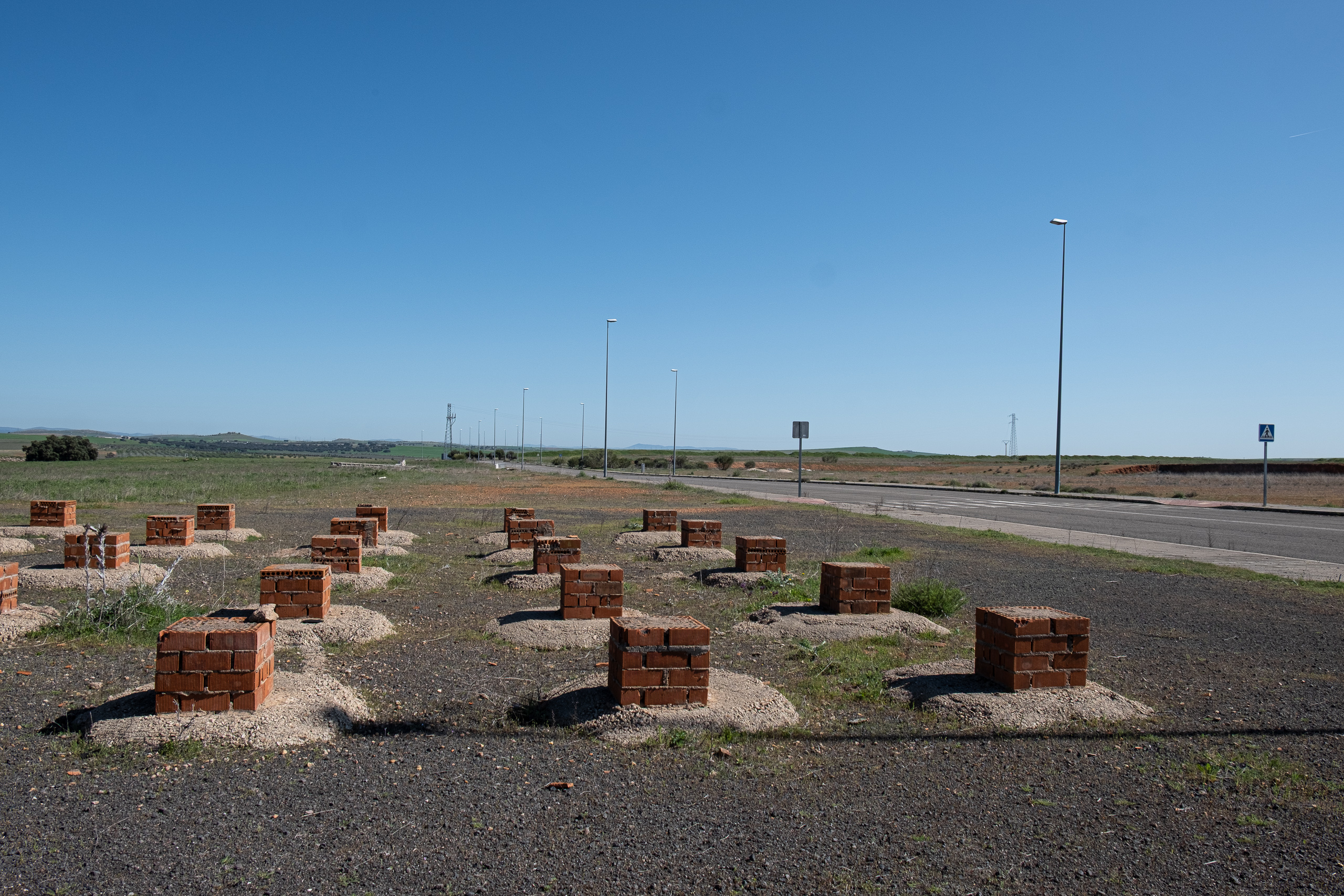 Abgebrochenes Bauprojekt – nur Fundamente blieben übrig